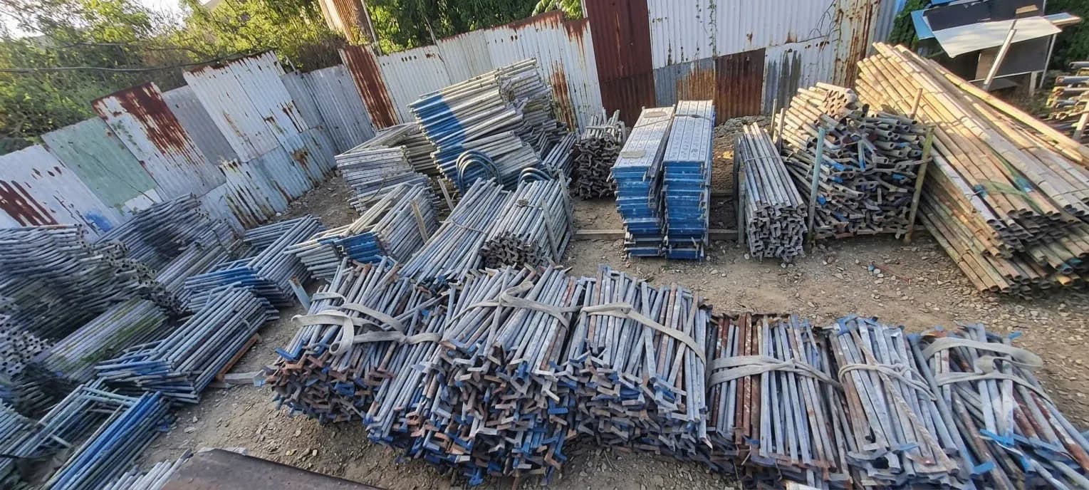 Khu vực kho chứa khung, ống và phụ kiện giàn giáo